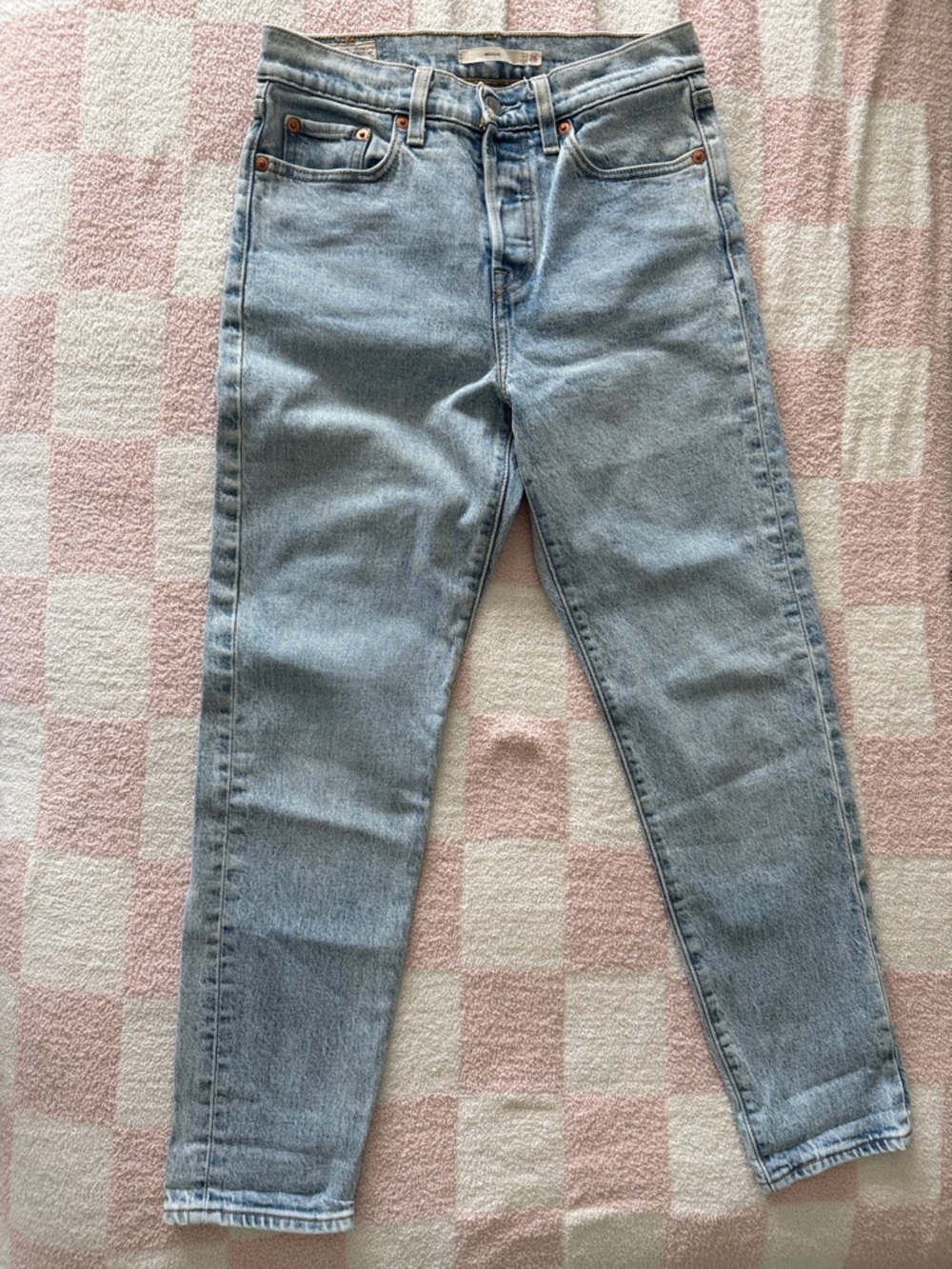Levi’s wedgie 26 
Light Wash Women's High-Rise Jeans
